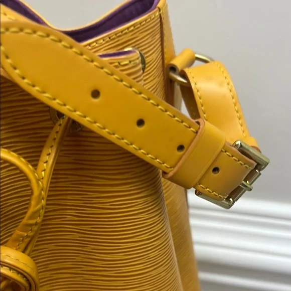 Louis Vuitton Yellow Epi Leather Bucket Shoulder Bag - Picture 4 of 16